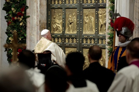 Papież Franciszek otworzył w Wigilię Drzwi Święte inaugurując Rok Święty w Kościele