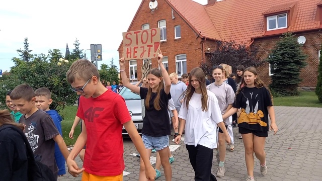 Ośmieszaniu i wyzwiskom mówią stop Antyhejtowa akcja szkoły w Łochowie [zdjęcia, wideo]