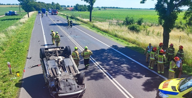 Zderzenie ciężarówki, busa i osobówki w gminie Stolno. Trzy osoby są ranne [zdjęcia]