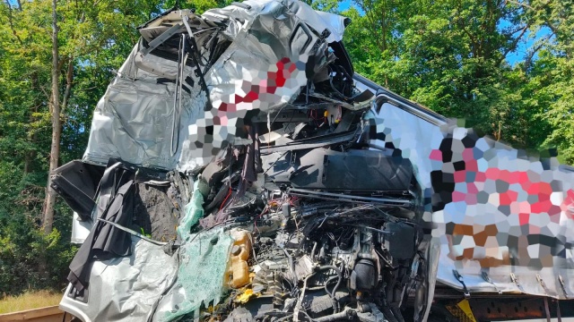 W wypadku w Zielonczynie zginął kierowca cysterny. Droga była zablokowana przez 19 godzin