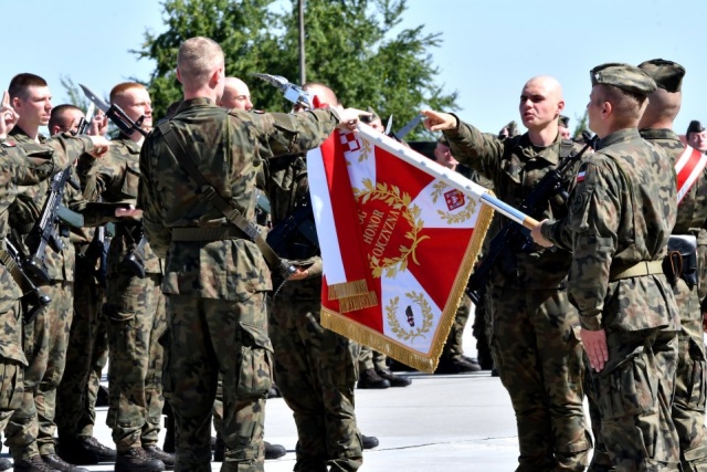 Słowa przysięgi wojskowej wybrzmiały w Inowrocławiu. Armia wzmocniła się o blisko 80 ochotników