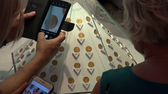 Tłumy na otwarciu wystawy skarbu bydgoskiego w Europejskim Centrum Pieniądza [zdjęcia, wideo]