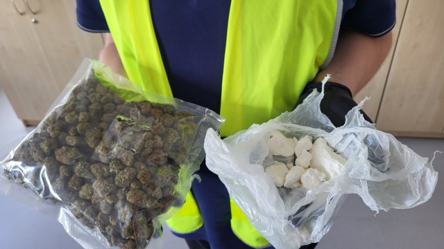 Włocławscy policjanci zatrzymali parę dilerów. Mundurowi przejęli ponad 400 gramów narkotyków