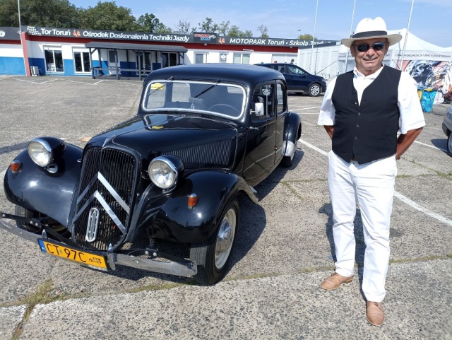 Miłośnicy citroenów na zlocie w Toruniu. W sobotę parada i wystawa na Bulwarze [zdjęcia, wideo]