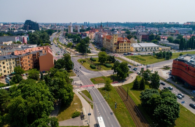 Autobusy jadą inaczej, a tramwaje wcale. Remont na rondzie Grunwaldzkim - i utrudnienia