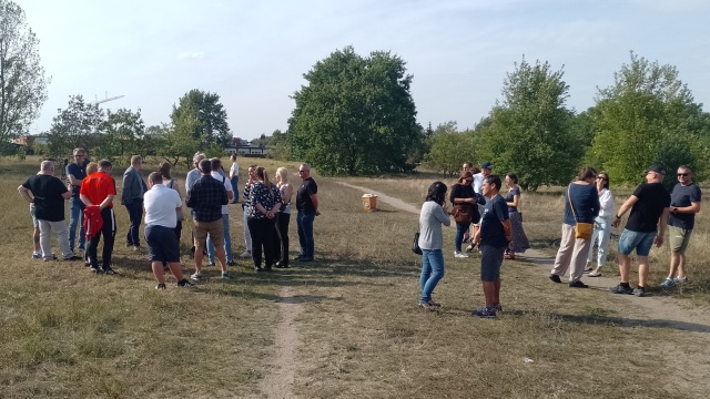 Nasze dzieci są atakowane. Spór o zieleń na toruńskim Wrzosowisku. Szkoła chce zbudować park