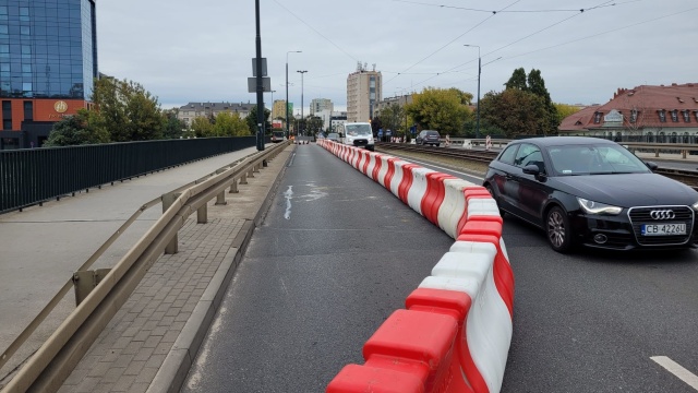 Kolejne utrudnienia na bydgoskim Moście Bernardyńskim. Jeden pas ruchu wyłączony