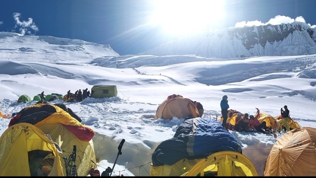 Pierwszy bydgoszczanin na ośmiotysięczniku Krzysztof Słomiński zdobył Manaslu [zdjęcia]