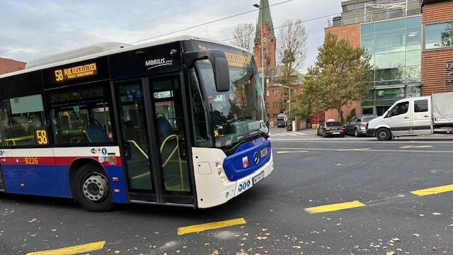 Kierowcy autobusów o zawrotce przed mostem Bernardyńskim: Uda się albo nie, loteria [wideo, zdjęcia]