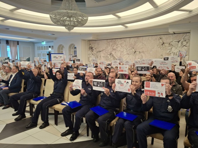 Policjanci szkolą się w Tleniu. Narkotyki zalewają rynek, są dostępne dla każdego