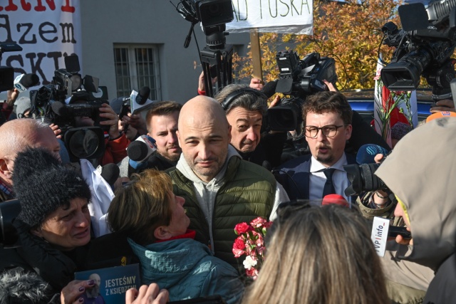 Ksiądz Michał Olszewski opuścił areszt śledczy na warszawskim Służewcu