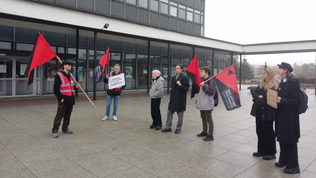 Studenci UMK nie zgadzają się na obniżkę stypendiów. Pikieta przed rektoratem