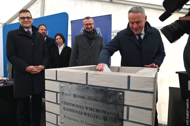 Wbudowano kamień węgielny pod halę Zawiszy. Obiekt będzie domem dla lekkoatletów i strzelców