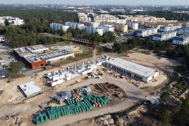 Chcą się uczyć, a nie mają gdzie. Rodzice toruńskich uczniów czekają na otwarcie szkoły