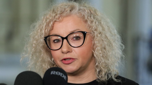 Minister Katarzyna Kotula zapowiada zrzeczenie immunitetu  jest oskarżona o pomówienie