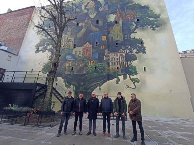 Dołączy do miejsc odwiedzanych na toruńskiej Starówce Nowy mural odsłonięty