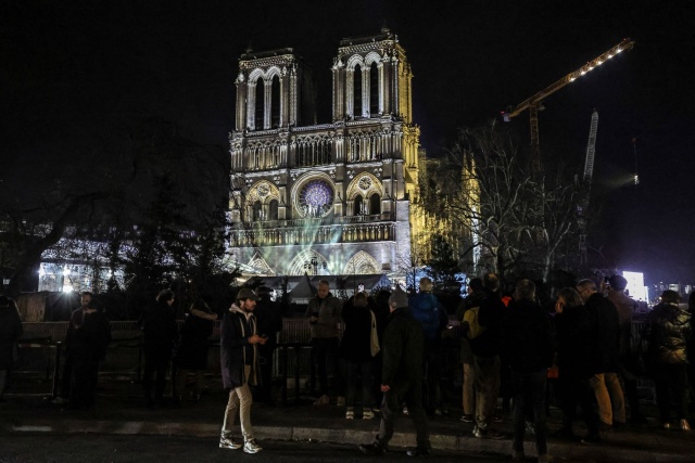 Uroczyste otwarcie katedry Notre Dame. Świątynia została odbudowana po wielkim pożarze