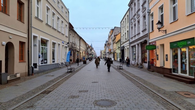 Centrum Chełmna strefą bez hulajnóg i rowerów. Nowy zakaz już obowiązuje