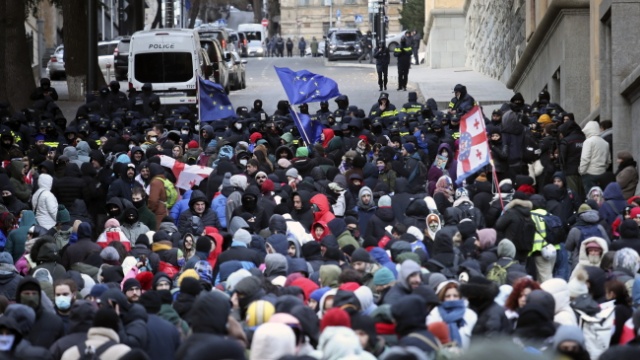 Gruzja: Elektorzy wybrali Micheila Kawelaszwilego na prezydenta. Protest przed parlamentem