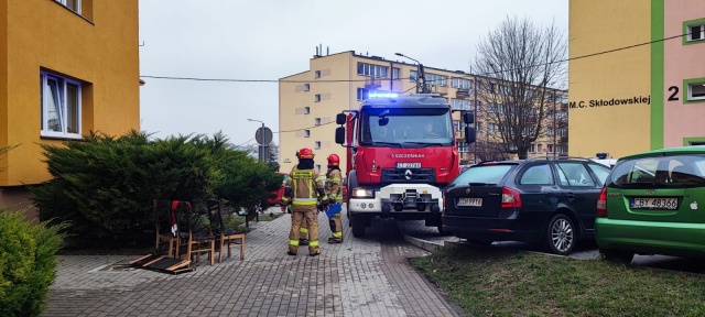 Pozostawiona świeczka przyczyną pożaru w Chełmnie. Ośmiolatek podtruł się dymem