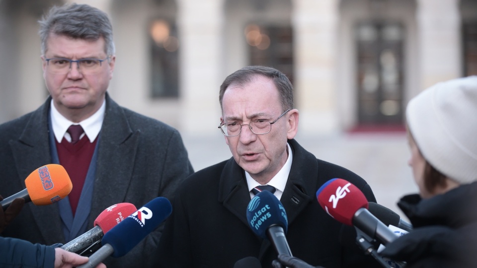 Były szef CBA i były minister spraw wewnętrznych Mariusz Kamiński (z prawej) oraz jego były zastępca Maciej Wąsik (z lewej) przed Pałacem Przezydenckim w Warszawie/fot. Marcin Obara/PAP