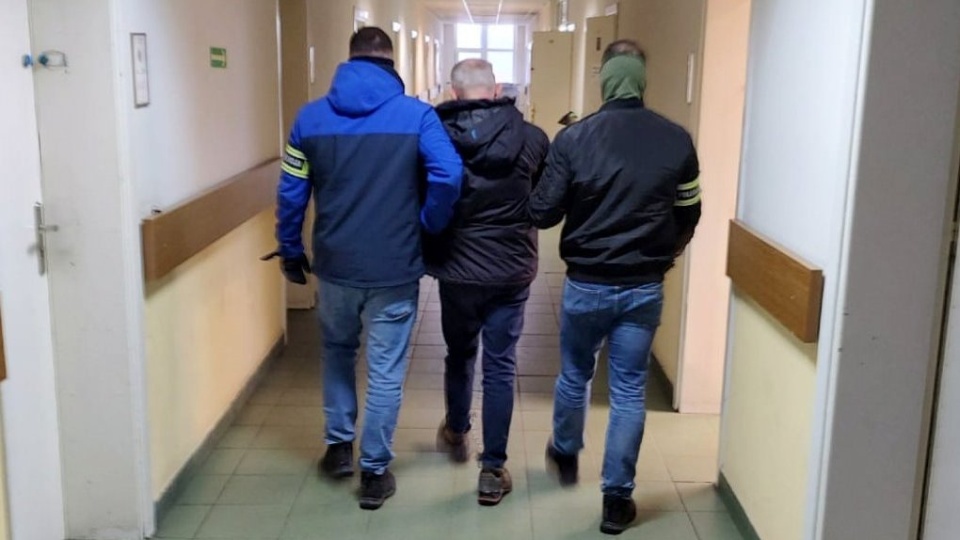 Policjanci zatrzymali 57-latka z powiatu bydgoskiego, który w jednym dniu dokonał dwóch rozbojów/fot. materiały policji