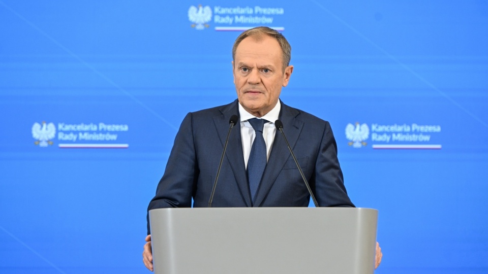 Premier Donald Tusk podczas konferencji prasowej po posiedzeniu rządu w siedzibie KPRM w Warszawie/fpt. Radek Pietruszka/PAP