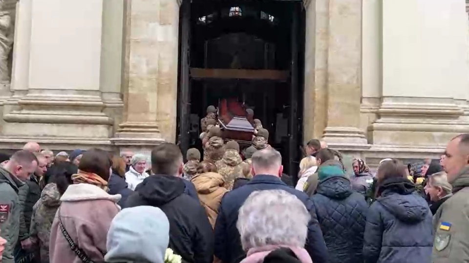 We wtorek we Lwowie odbył się uroczysty pogrzeb dwóch ukraińskich żołnierzy, którzy zginęli na wojnie z Rosją/fot. PAP