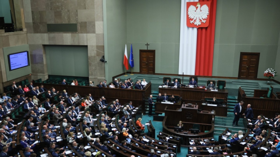 Za ustawą o wspieraniu rodziców zagłosowało 405 posłów/fot: PAP, Leszek Szymański