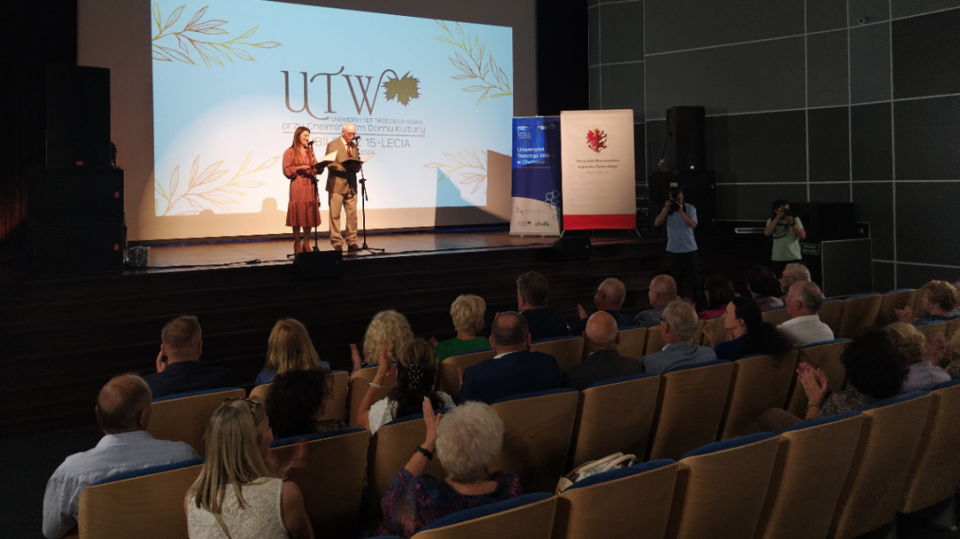 Gala z okazji 15-lecia Uniwersytetu Trzeciego Wieku odbyła się w kinoteatrze Rondo w Chełmnie/fot. Marcin Doliński
