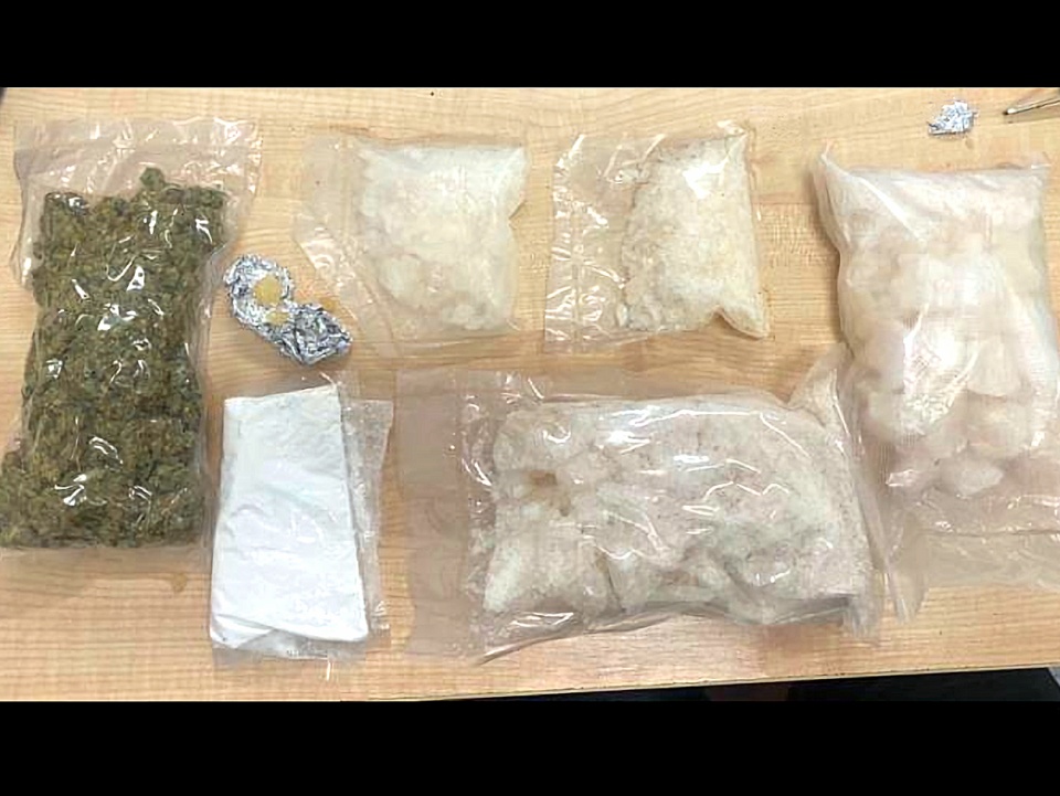 Wśród zabezpieczonych substancji było przeszło 1,2 kilograma 4-CMC, ponad 130 gramów amfetaminy i prawie 100 gramów marihuany/fot. KMP w Toruniu