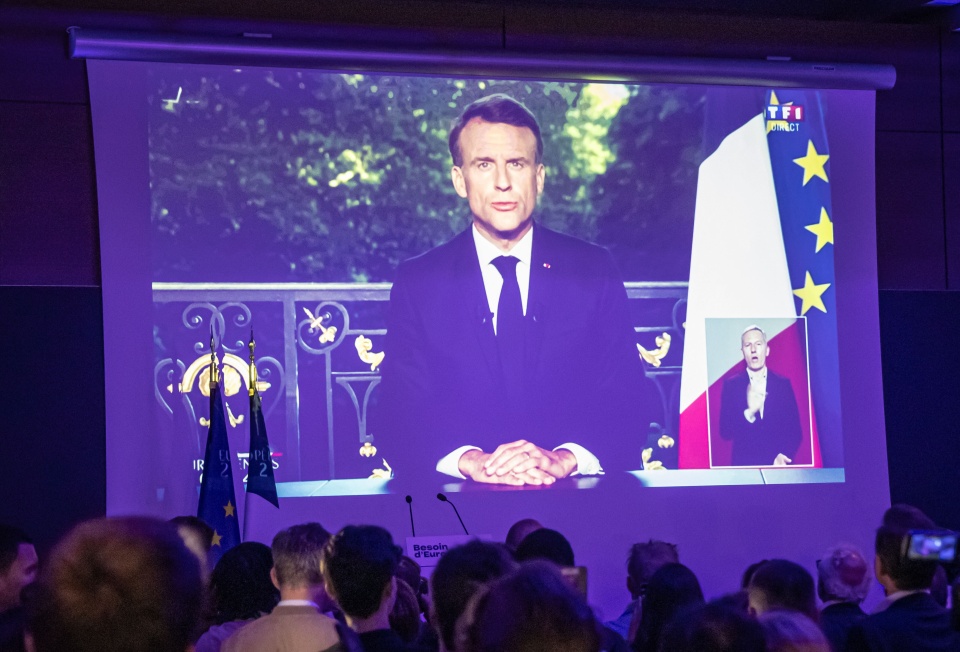 Prezydent Francji poinformował w niedzielę, że rozwiązuje Zgromadzenie Narodowe i wyznacza przedterminowe wybory parlamentarne/PAP/EPA/CHRISTOPHE PETIT TESSON