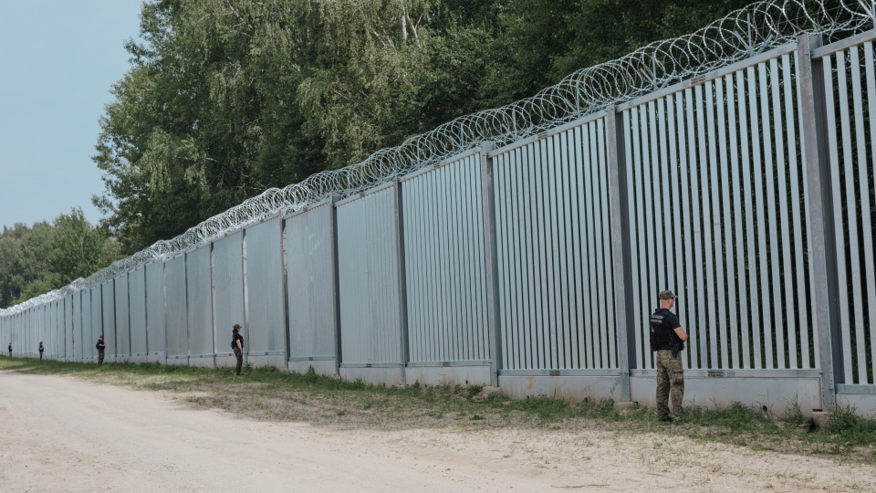 Zapora na granicy Polski z Białorusią/fot. Wikipedia/gov.pl