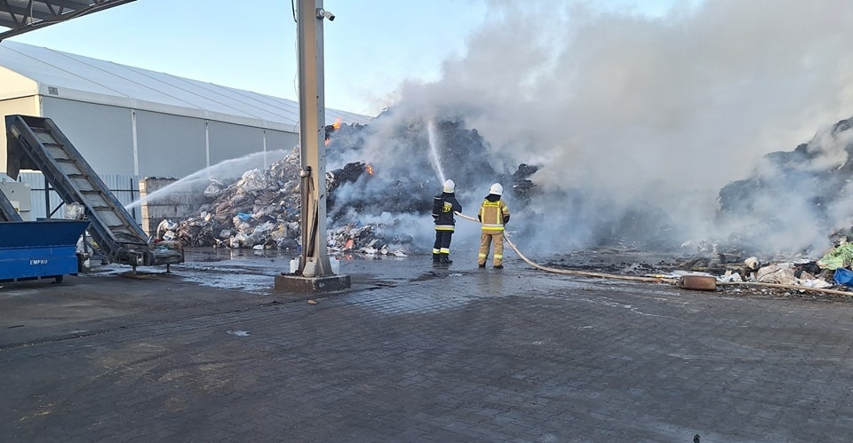 Na miejscu pracowało 16 zastępów straży pożarnej/fot. OSP w Kruszwicy