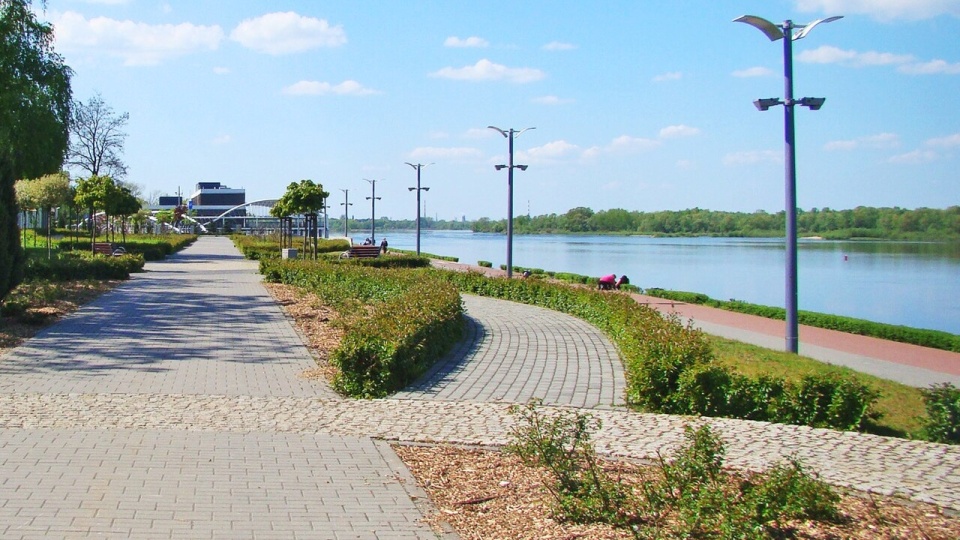 Projekty będą dotyczyć m.in. zieleni w mieście. Na zdjęciu: Bulwary im. Marszałka J. Piłsudskiego, Visitors101 - Praca własna, CC BY-SA 4.0 (Wikipedia)