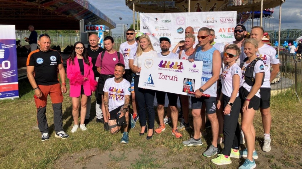 Uczestnicy biegu „Przegoń raka dla dzieciaka” 3 lipca minęli Toruń/fot. torun.pl
