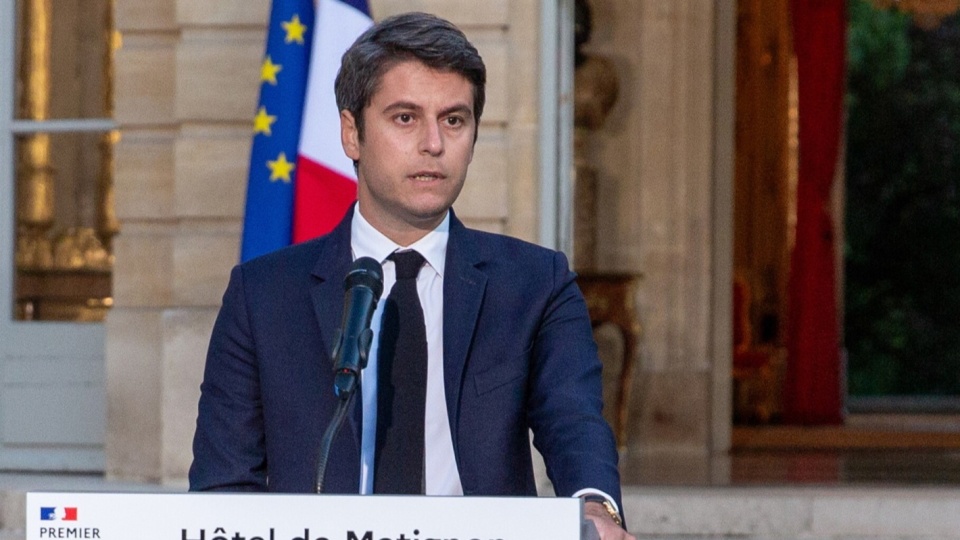 Gabriel Attal decyzją prezydenta Francji Emmanuela Macrona pozostanie na stanowisku premiera kraju/fot: PAP, EPA, Valentina Camu