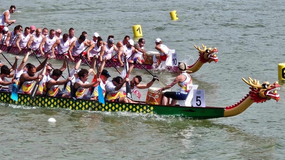 Zawodnicy Dragona Chełmno wzięli udział w mistrzostwach Europy w wyścigach smoczych łodzi i przywieźli spory worek medali/fot: nadesłane