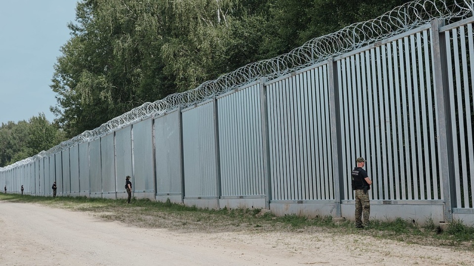 Zapora na granicy z Białorusią w 2022 roku/fot. gov.pl, CC BY 3.0 pl
