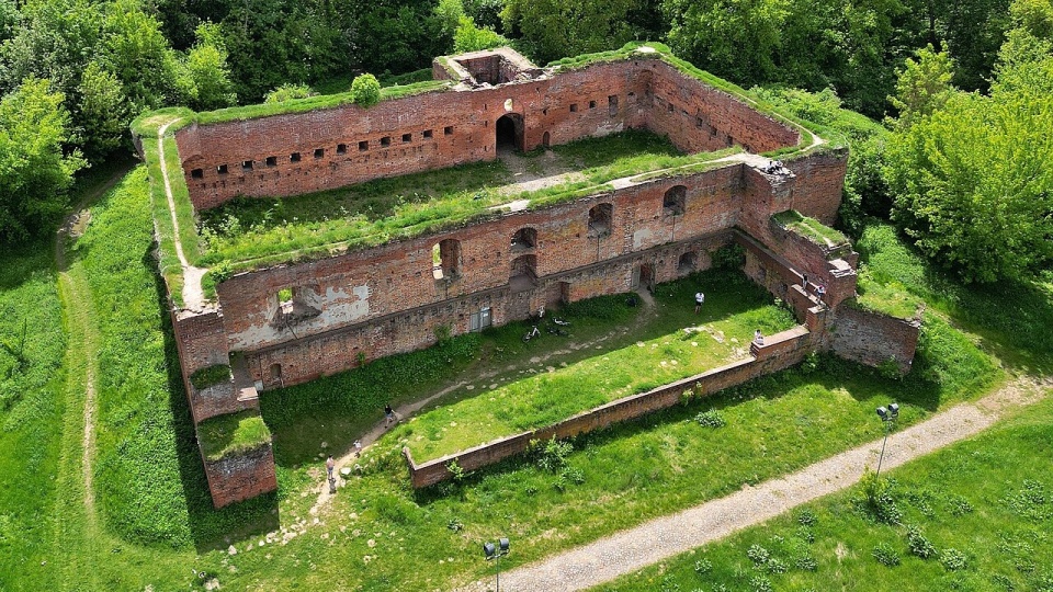 Zamek Dybowski (widok od strony północnej)/fot. Kapitel - Praca własna, CC BY-SA 4.0