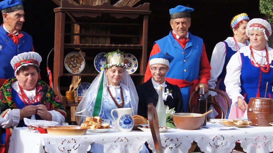 Kujawsko-Dobrzyński Park Etnograficzny w Kłóbce Festyn folklorystyczny z cyklu „Z życia dawnej wsi” pt. „Wesele na Kujawach”/fot. Muzeum Ziemi Kujawskiej i Dobrzyńskiej we Włocławku