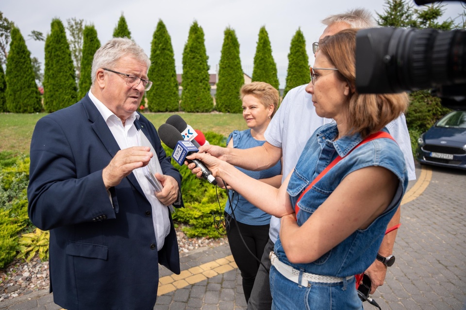 Minister Czesław Siekierski w Skórkach w pow. żnińskim. Fot. MRiRW