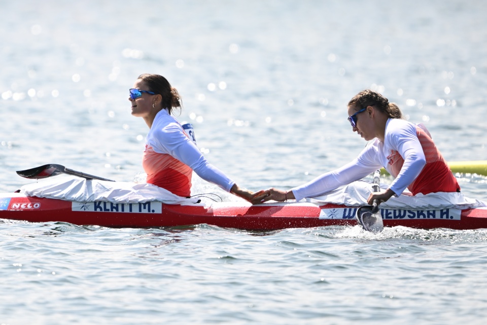 Martyna Klatt (z przodu) i Helena Wiśniewska wygrały swój bieg eliminacyjny/fot. PAP/Adam Warżawa