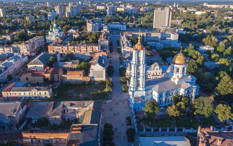 Widok na miasto Sumy z katedrą Przemienienia Pańskiego Максим Бондаревский - Praca własna, CC BY-SA 4.0