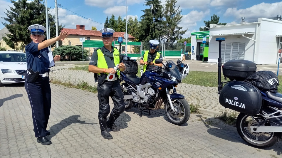 W Bydgoszczy i powiecie trwają wzmożone kontrole policji. Motocyklowe patrole mierzą prędkość stojąc w wyznaczonych miejscach, funkcjonariuszy na dwóch kółkach możecie też spotkać na trasie/fot. Tatiana Adonis