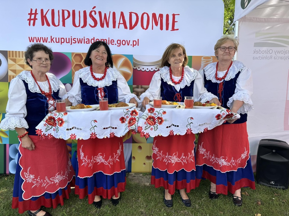 Reprezentacja Koła Gospodyń Wiejskich z Kruszyna/fot. Kujawsko-Pomorski Oddział Regionalny ARIMR, Facebook