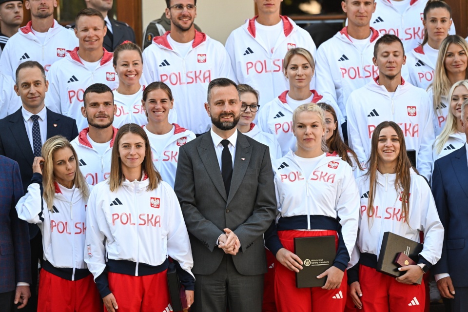 Władysław Kosiniak-Kamysz i polskie olimpijki/fot. Rafał Guz/PAP