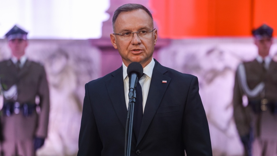 Prezydent RP Andrzej Duda podczas Apelu Pamięci przed Pomnikiem Poległych w 1920 r. na Cmentarzu Wojskowym na Powązkach w Warszawie, 14 bm. w przeddzień Święta Wojska Polskiego. (mr) PAP/Albert Zawada