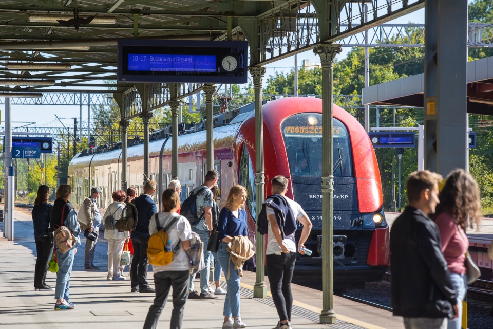 Ludzie chętniej wybierają podróże regionalnymi kolejami/fot. Mikołaj Kuras dla UMWKP