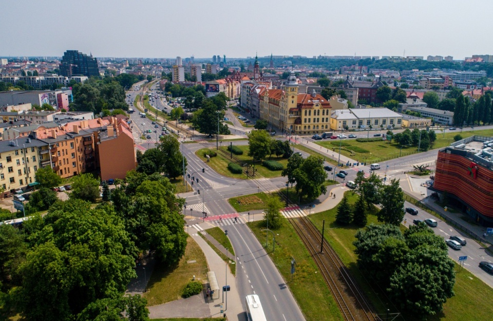 Na rondzie Grunwaldzkim drogowcy będą remontować przejazd przez torowisko od strony kina/fot. materiały ZDMiKP